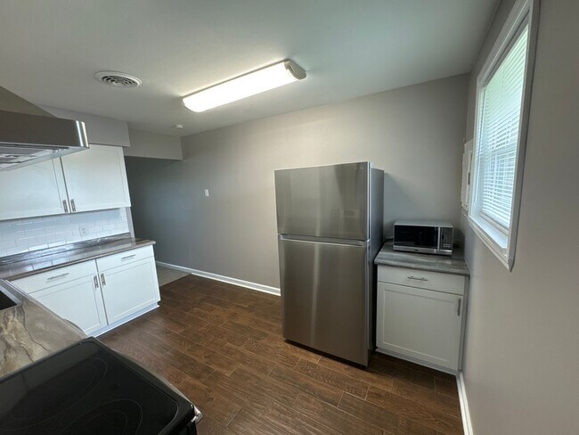 Building Photo - 382 Monaco Dr
