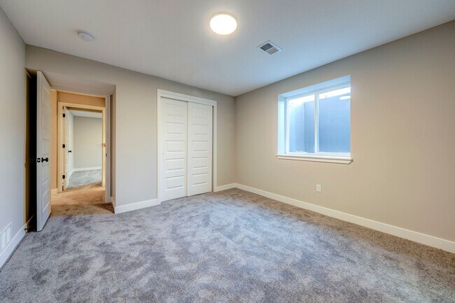 Building Photo - {18021} Southpointe Ranch + Finished Basem...