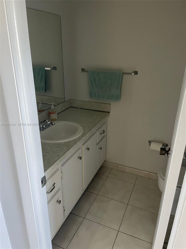 Building Photo - 2761 Taft St