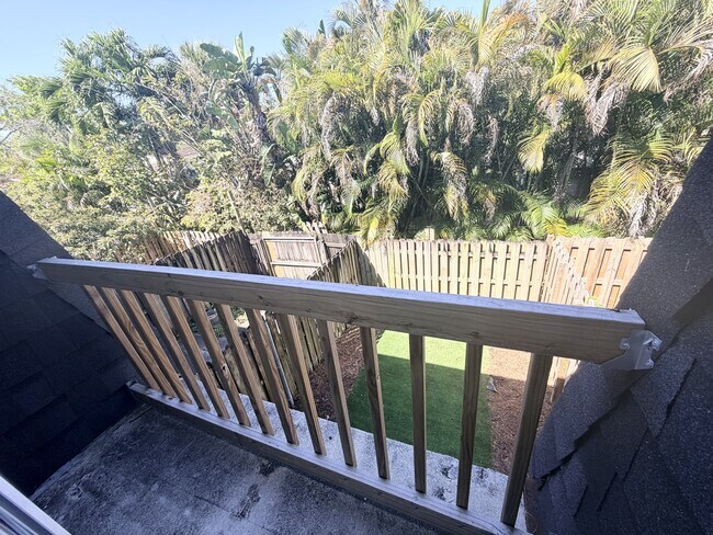 Building Photo - 6131 SW 42nd Ct