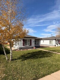 Building Photo - 2811 S Lincoln-2817