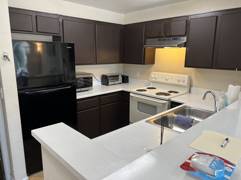 Building Photo - 8889 Caminito Plz