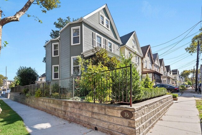 Building Photo - 76 Condict St