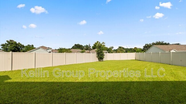 Building Photo - 4762 Drake Ave