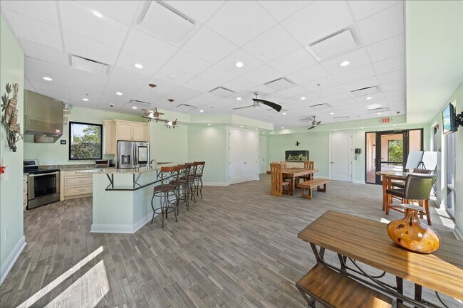 Building Photo - 605 Kemp St