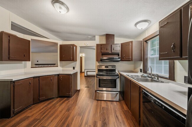 Building Photo - 110 Charlies Ln