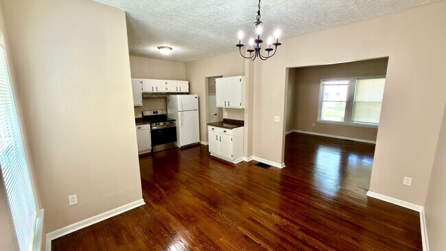 Building Photo - 451 Averill Ave