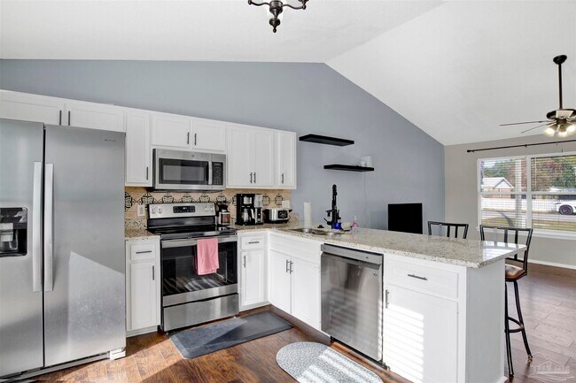 Building Photo - 165 Valdosta Ave