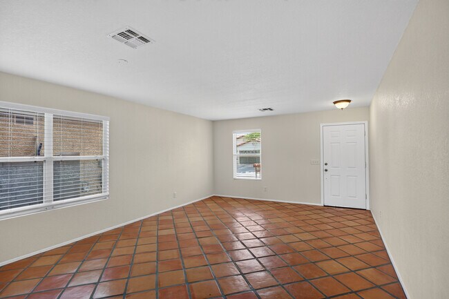 Building Photo - 10360 E Malta St