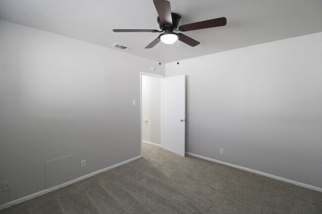 Building Photo - 1031 Fabulous Dr