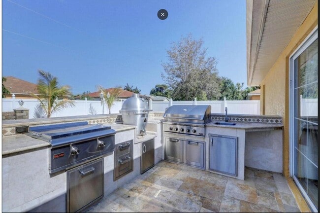 Building Photo - 2529 SW Grotto Cir