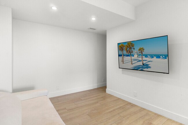 Building Photo - 1865 S Ocean Dr
