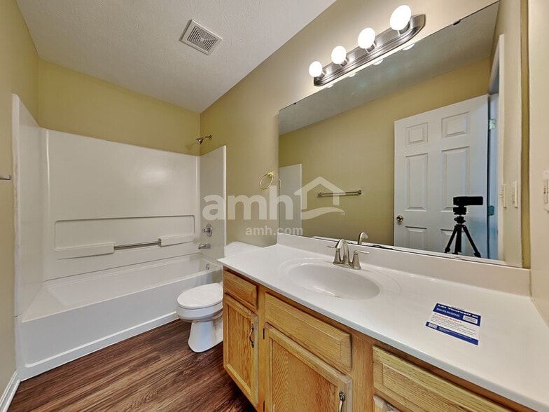 Building Photo - 3882 Greenbrook Dr