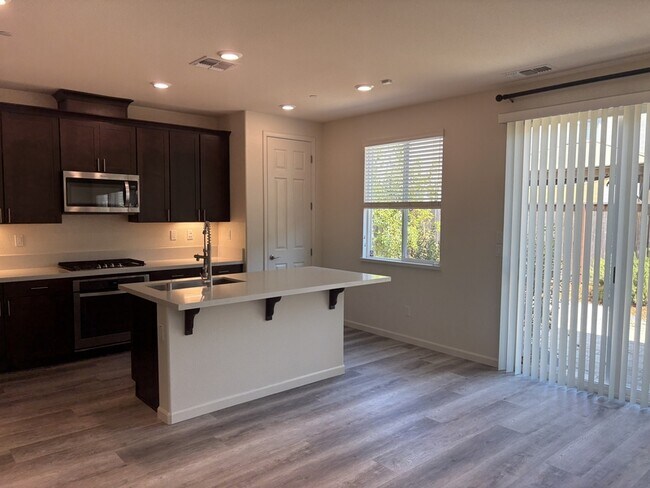 Building Photo - 5558 Kennedy Pl