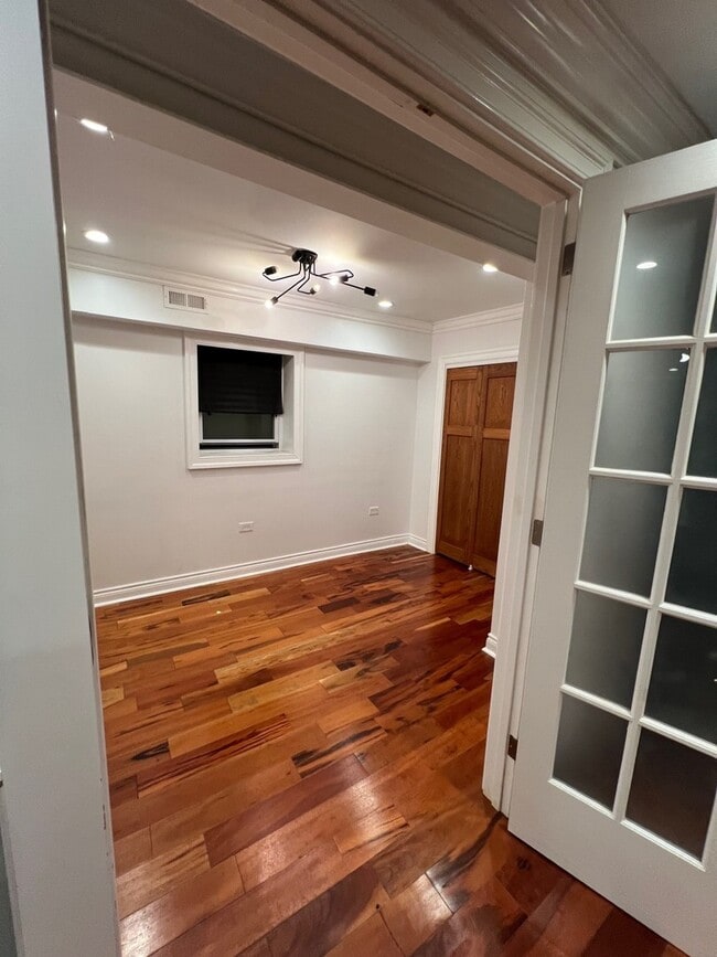 Building Photo - 2437 N Francisco Ave