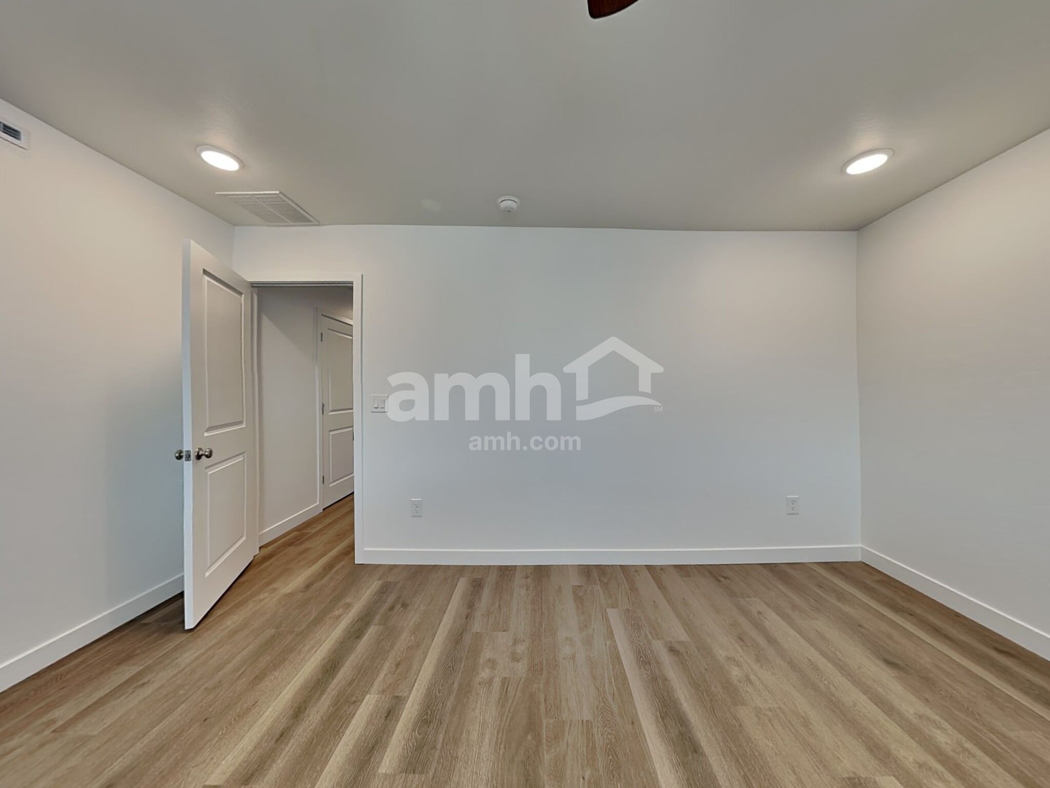 Building Photo - 9724 W Parkway Dr