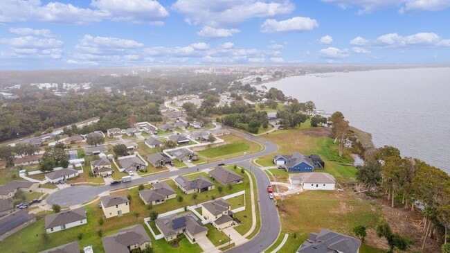 Building Photo - FULLY FENCED BACK YARD!