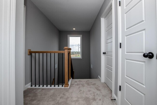 Building Photo - 693 Shaker Dr
