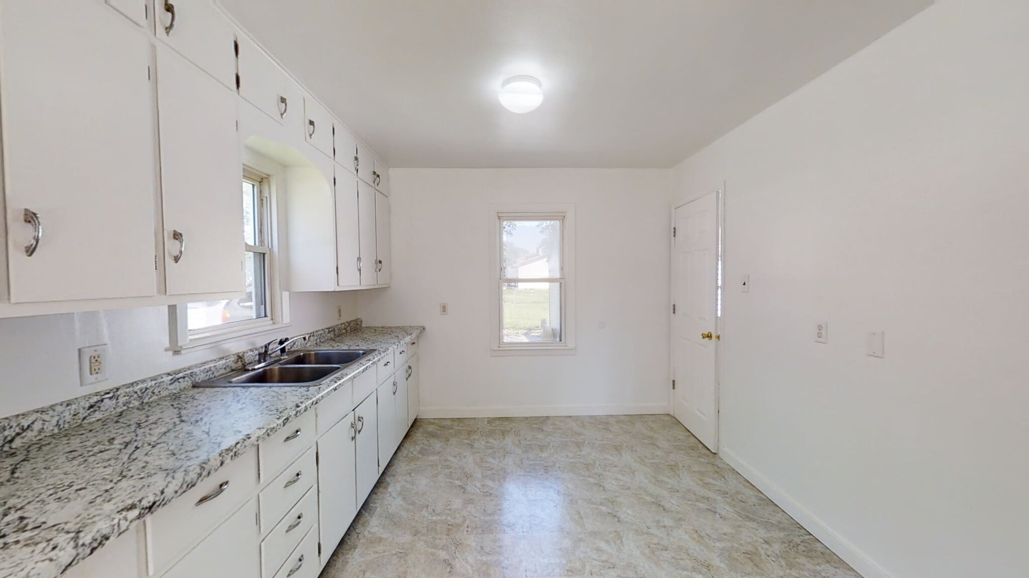 Gally style kitchen - 1103 Amherst Ave
