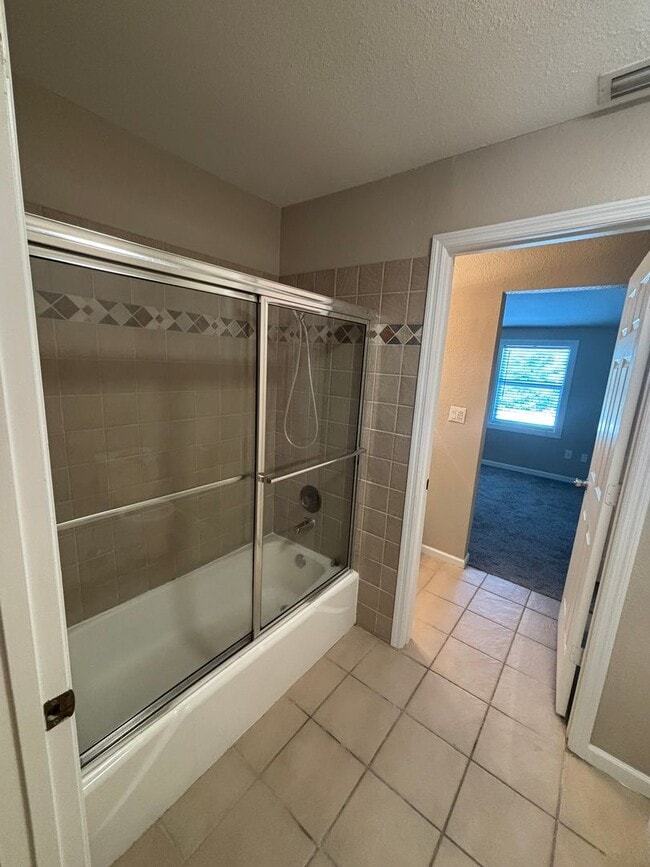 Building Photo - 914 Shorewinds Dr