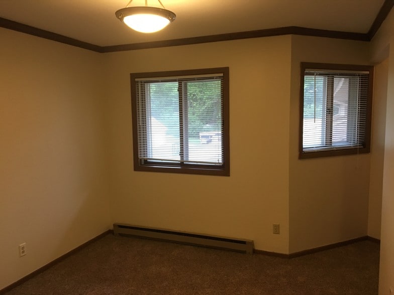 Den Reverse Angle - 4670 S Woodland Dr