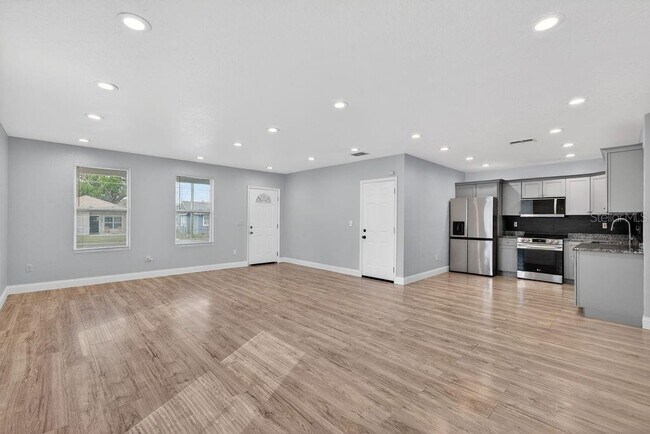Building Photo - 722 22nd St