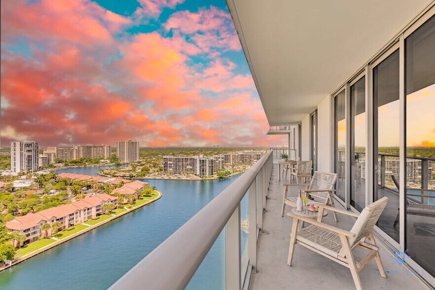 Building Photo - 4010 S Ocean Dr