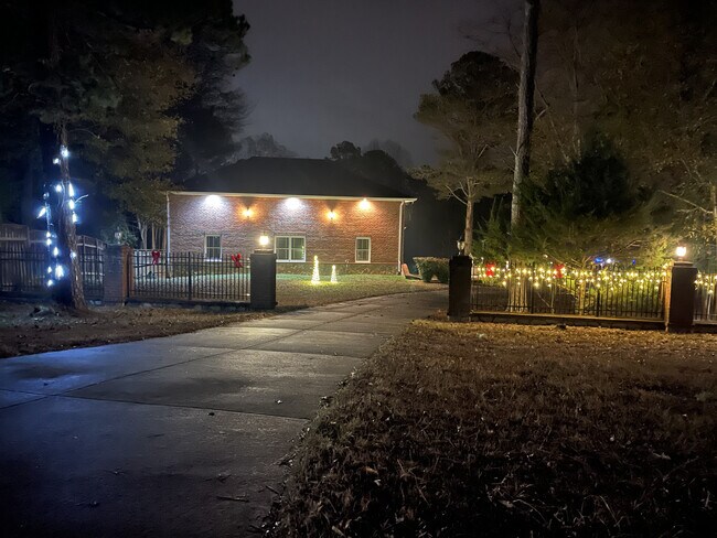 Building Photo - 6620 Little Mill Rd