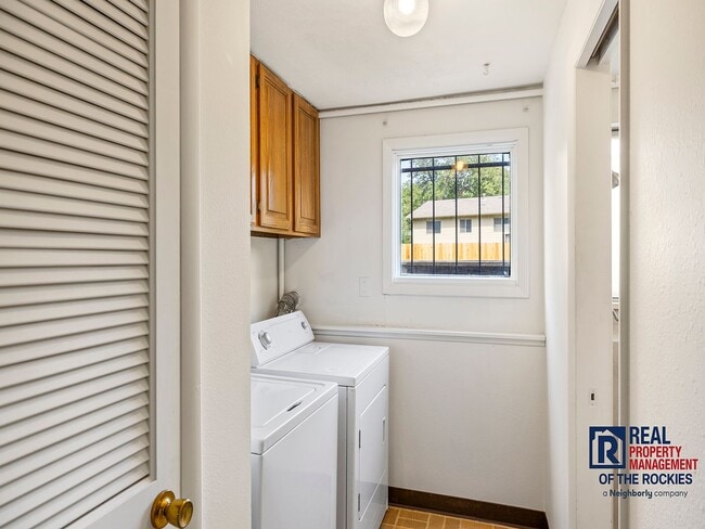 Building Photo - Cozy 3-Bed, 2-Bath Home with Fireplace, & ...