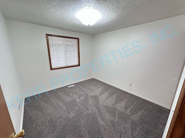 Building Photo - 1535 NW Wallula Ave