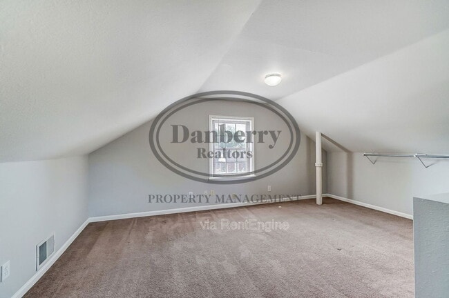 Building Photo - 347 Darrow Ave