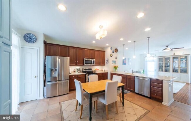 Building Photo - 6931 Rolling Creek Way