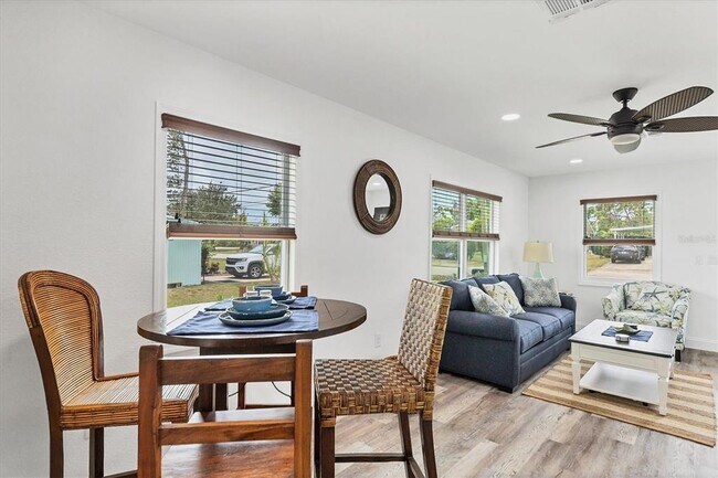 Building Photo - 843 Palmetto St