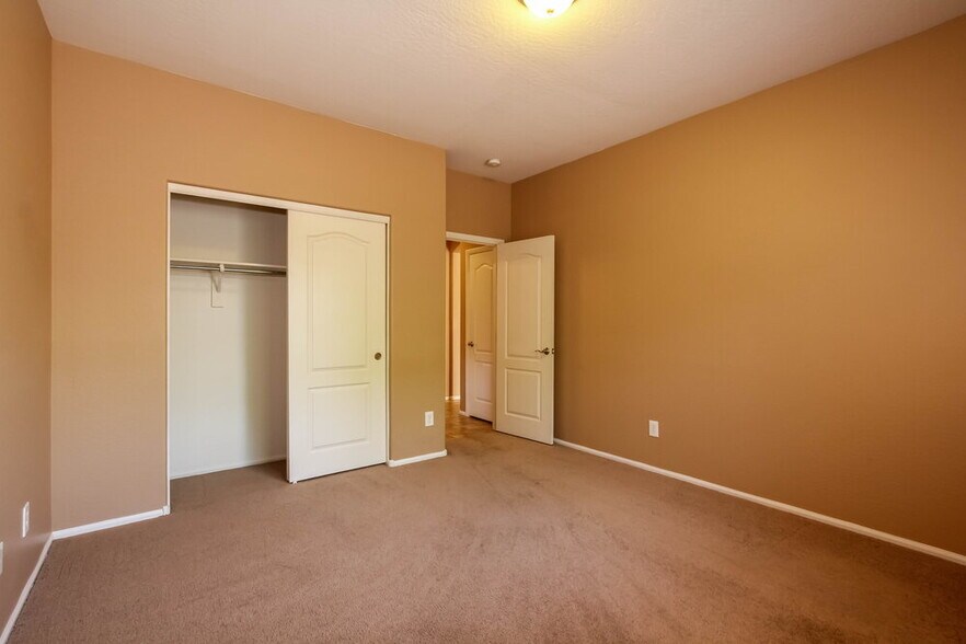 Building Photo - 10574 W Salter Dr