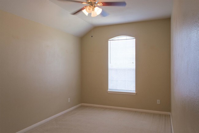 Building Photo - 340 Meadow Park