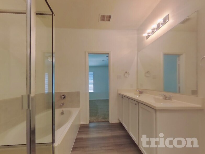 Building Photo - 14469 Cloudview Way