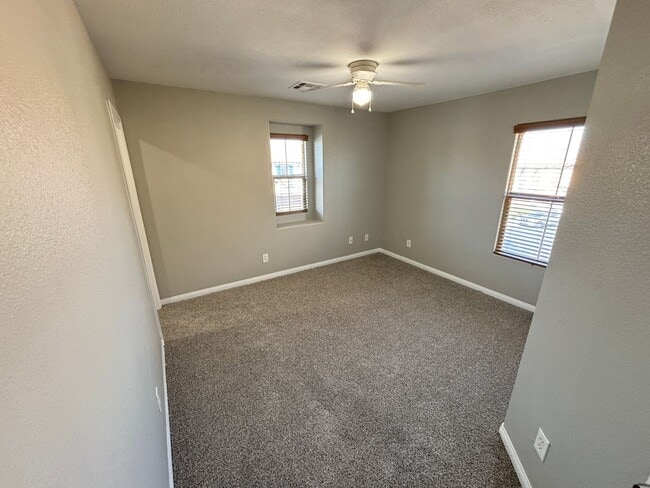 Building Photo - Beautiful 4Bed/3Bath/2Car home located between Summerlin/Providence area