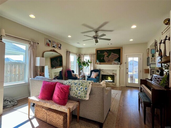 Building Photo - 876 Hedgefield Way