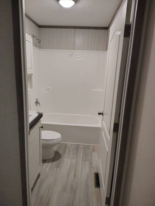 Building Photo - HOME FOR SALE 3 bed 2 bath