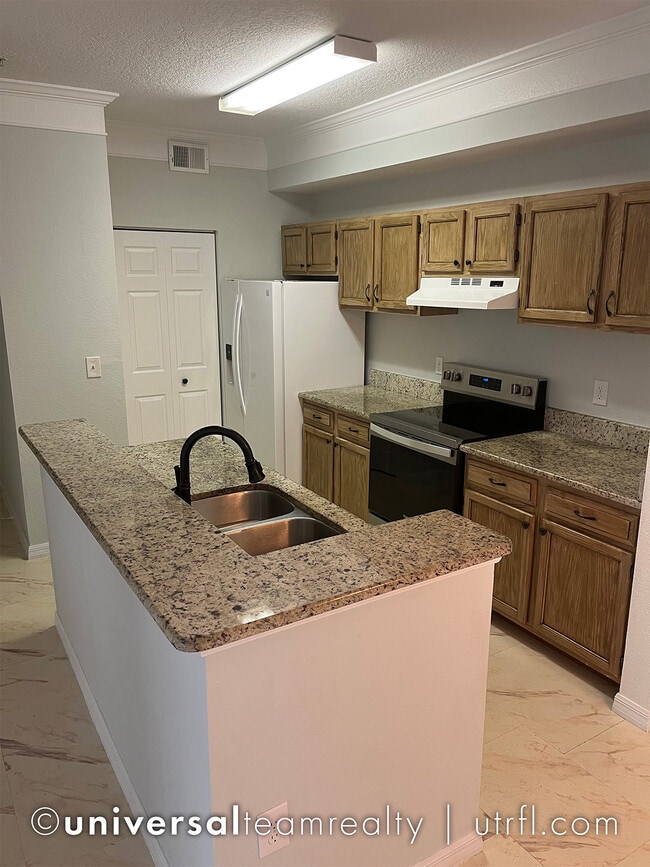 Building Photo - 11561 Villa Grand