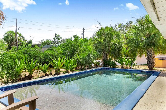 Building Photo - 324 Avenida Madera