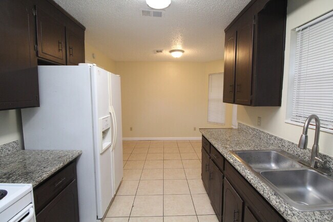 Building Photo - Bay Meadows 3BR Home Near NAS Pensacola with Granite Kitchen & Fenced Backyard