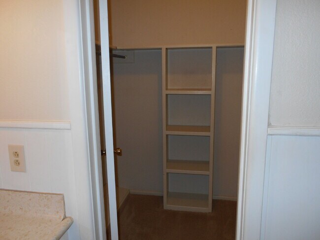 Building Photo - New Flooring in Living/Bedrooms & Other Up...