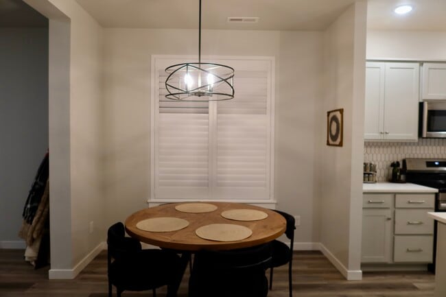 Building Photo - 8884 W Hill Rd Pkwy