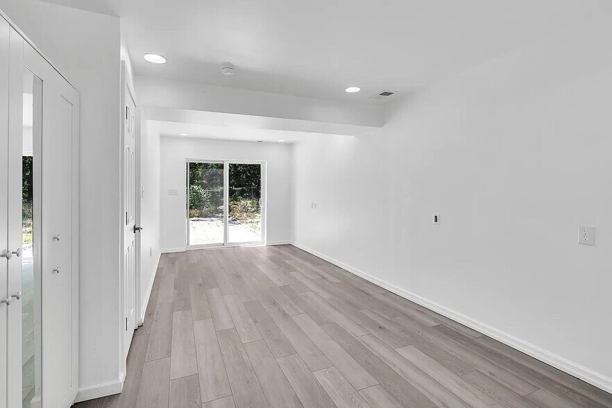 Building Photo - 2144 Dover Pines Ave