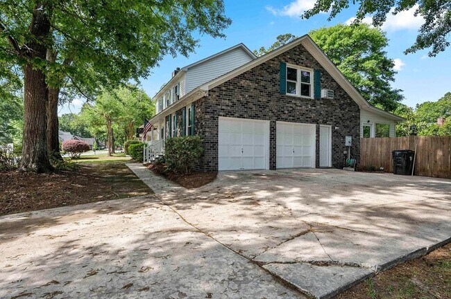 Building Photo - Home with Modern Updates in Indigo Fields!