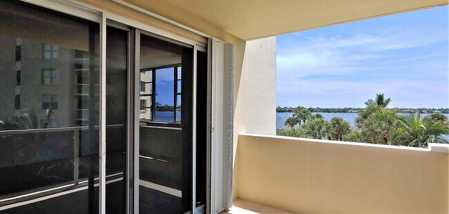 Building Photo - 2800 N Flagler Dr