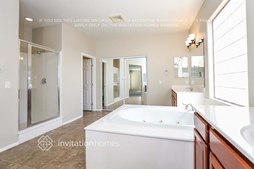 Building Photo - 8913 Adobe Grande St