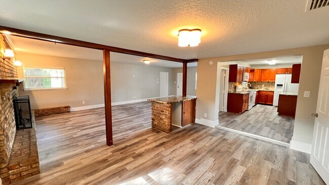 Building Photo - Charming 4 Bedroom, 2 Bathroom Home in Altamonte Springs!!