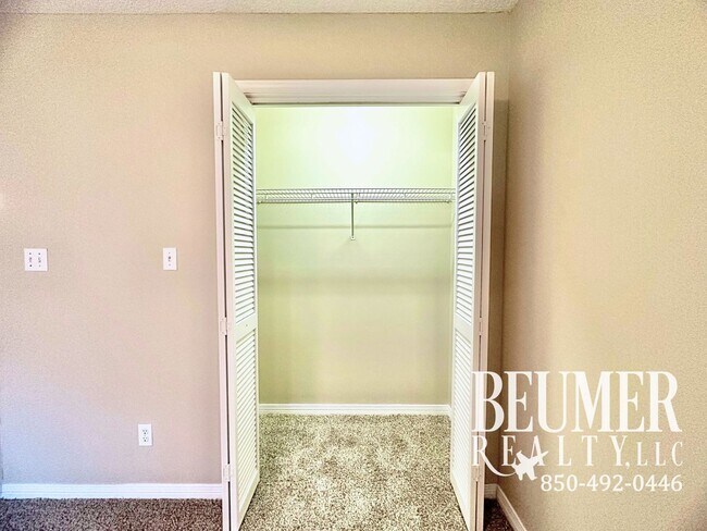 Building Photo - 5027 Shoshone Dr